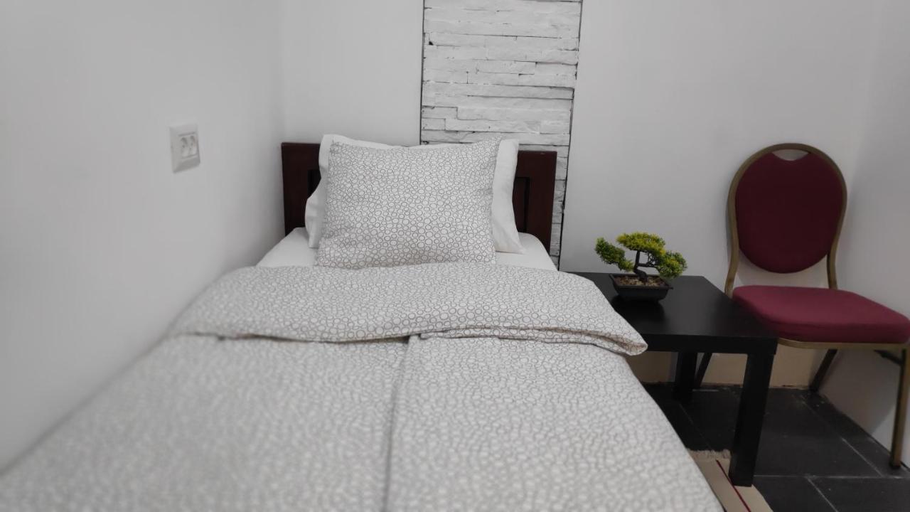 Mevaser - Christian Hostel 리숀 레지온 외부 사진