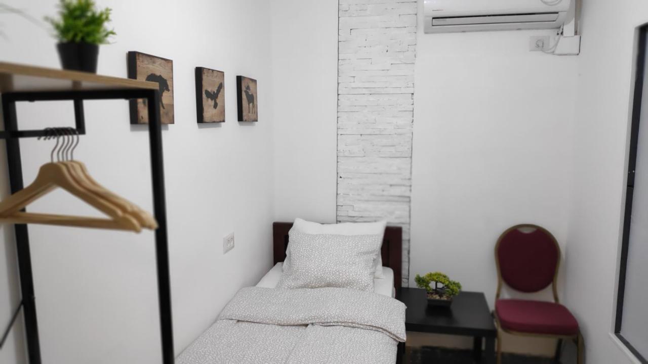 Mevaser - Christian Hostel 리숀 레지온 외부 사진