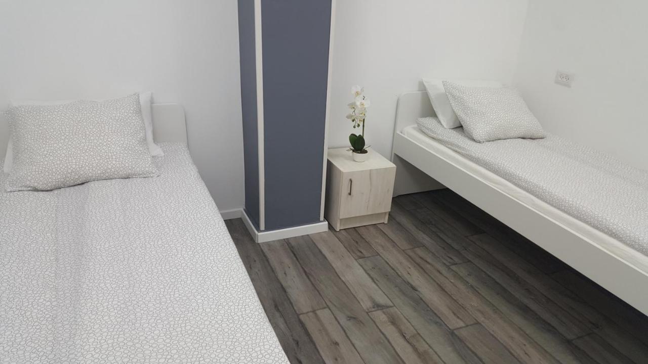 Mevaser - Christian Hostel 리숀 레지온 외부 사진